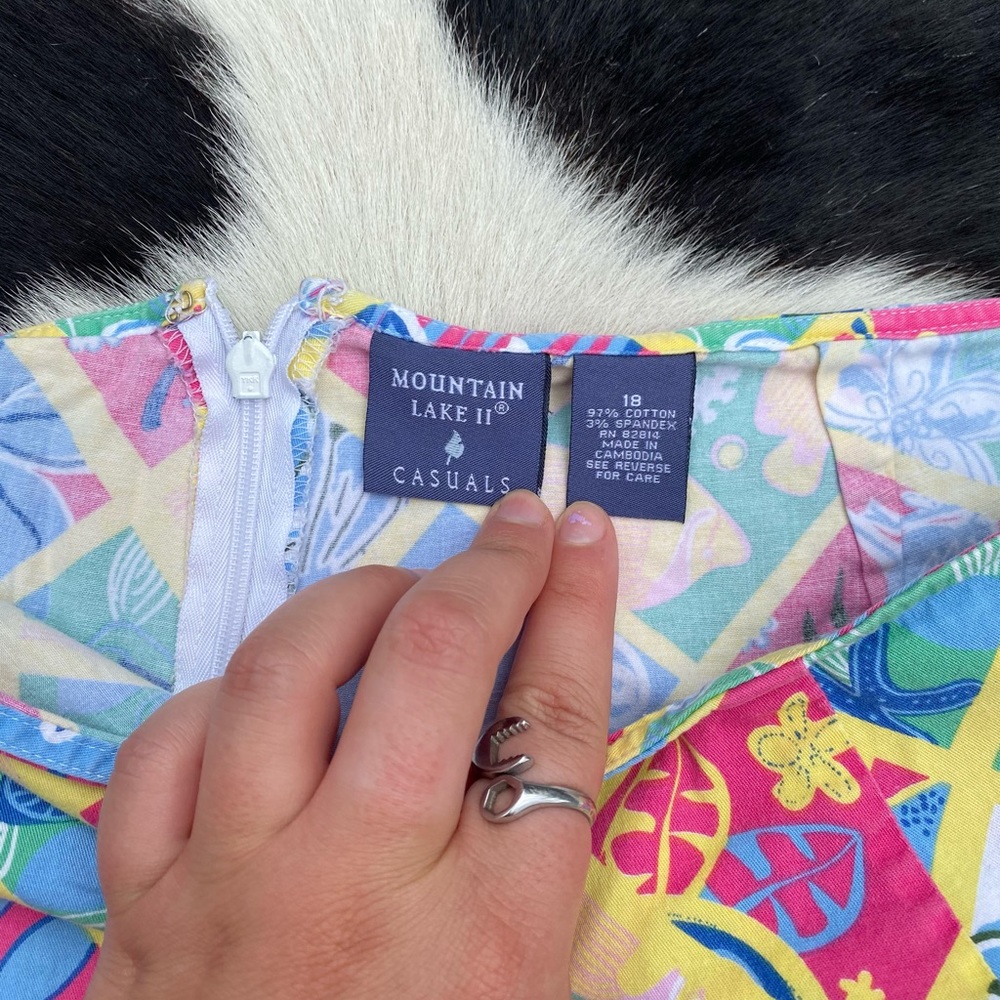 Colorful Patterned Women's Shorts - Picture 3 of 5
